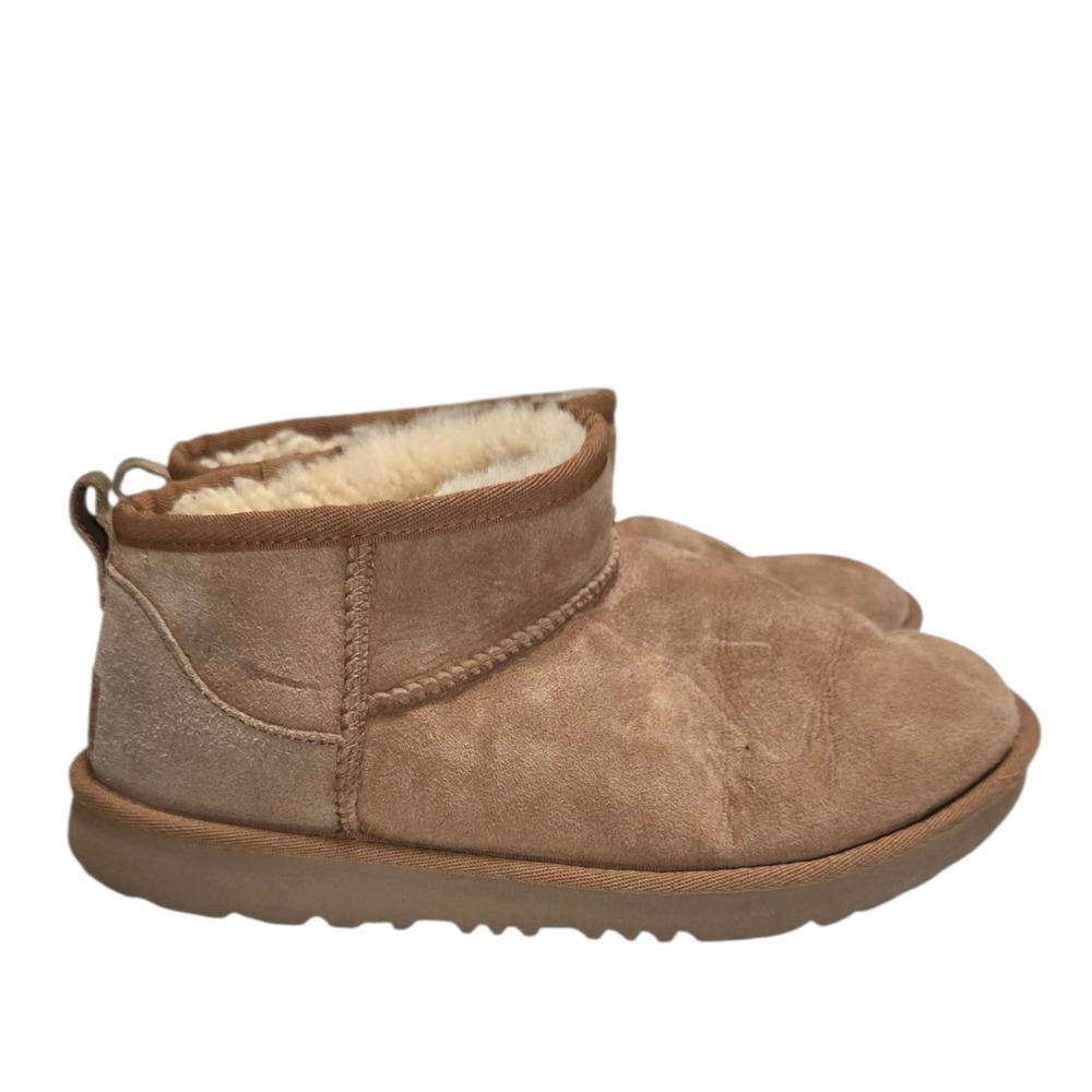 UGG Classic Ultra Mini low top Ankle Boots Suede Leather Sheepskin Lined Size 7